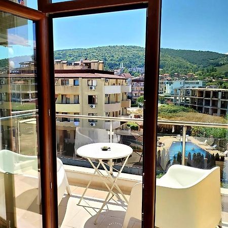 Obzor Tatyana Apartaments Bonjour Esterno foto