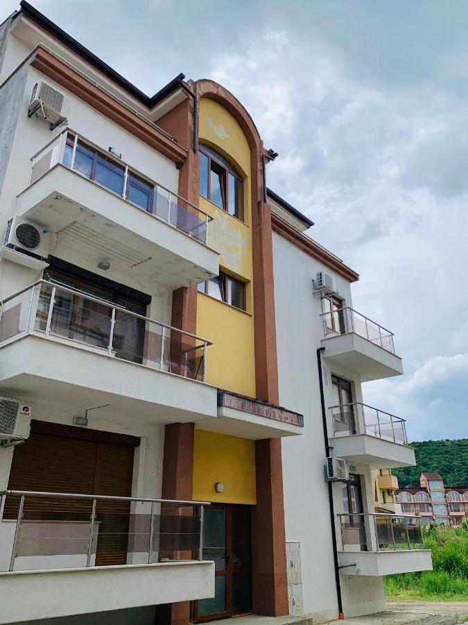 Obzor Tatyana Apartaments Bonjour Esterno foto